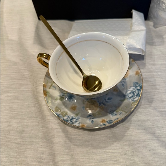 Elegant Floral Blue and Gold Mug Set - Picture 3 of 4